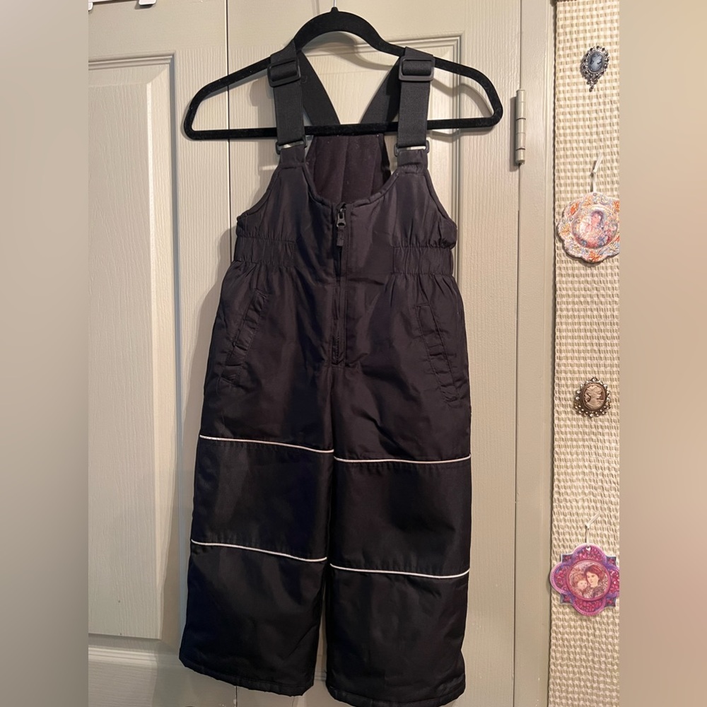 Boys Snowpants. Size 4. Purchased from The Bay.